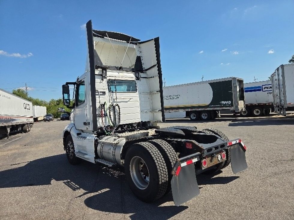 Day Cab Tractor-Heavy Duty Tractors-Volvo-2019-VNL42300-Kansas City-MO-692,979\n\t\tmiles-$ 20,000 - Image 5