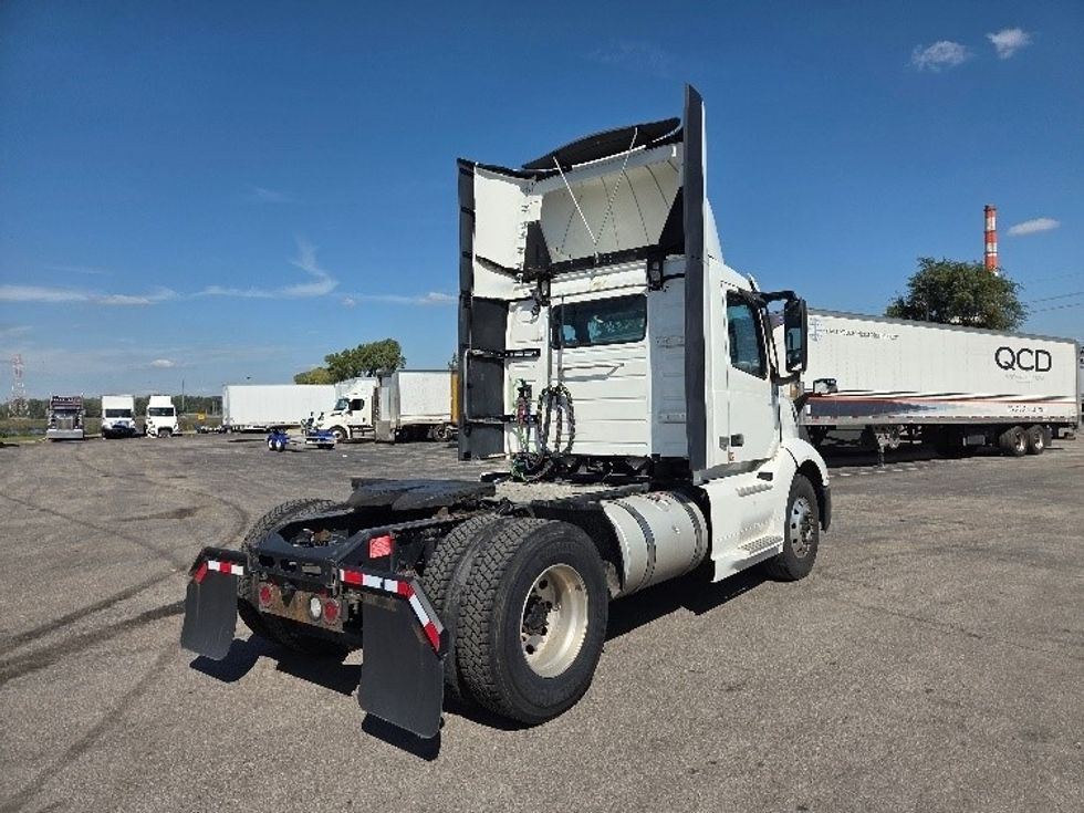 Day Cab Tractor-Heavy Duty Tractors-Volvo-2019-VNL42300-Kansas City-MO-692,979\n\t\tmiles-$ 20,000 - Image 7