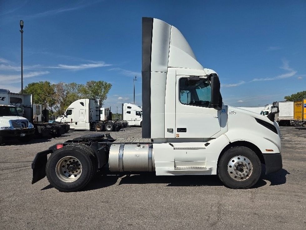 Day Cab Tractor-Heavy Duty Tractors-Volvo-2019-VNL42300-Kansas City-MO-692,979\n\t\tmiles-$ 20,000 - Image 8