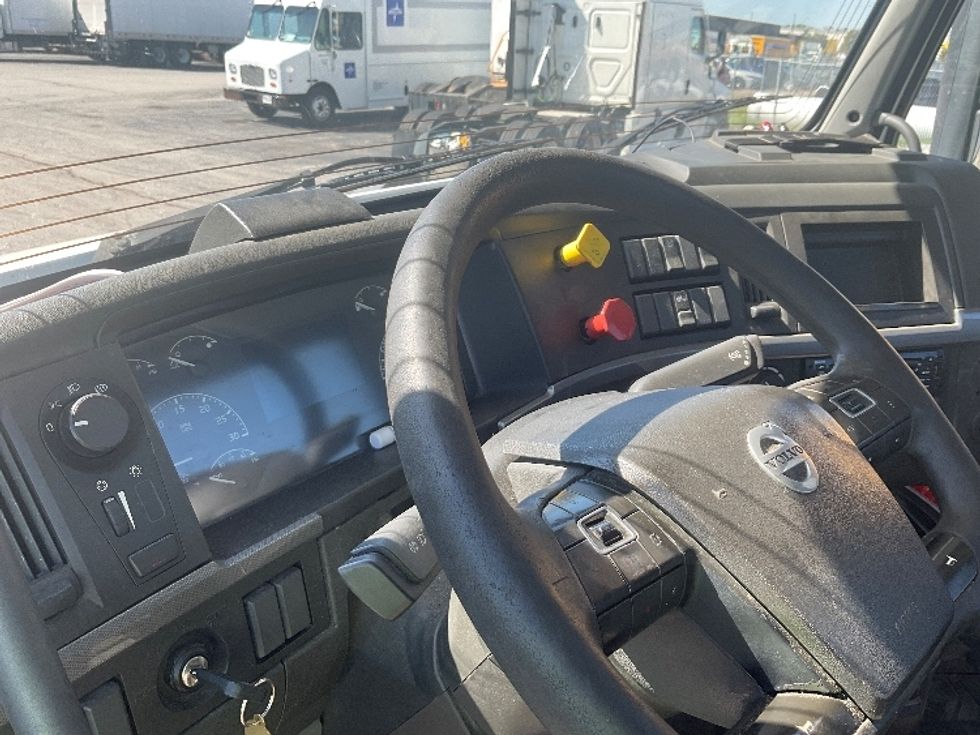 Day Cab Tractor-Heavy Duty Tractors-Volvo-2019-VNL42300-Kansas City-MO-694,627\n\t\tmiles-$ 20,000 - Image 10