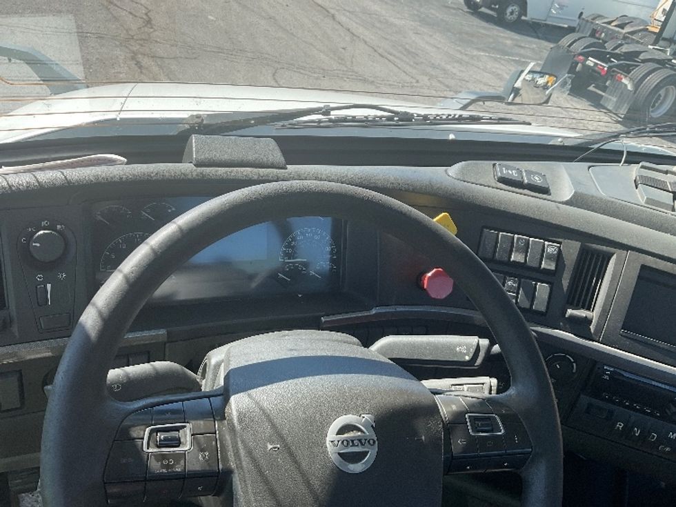 Day Cab Tractor-Heavy Duty Tractors-Volvo-2019-VNL42300-Kansas City-MO-694,627\n\t\tmiles-$ 20,000 - Image 11