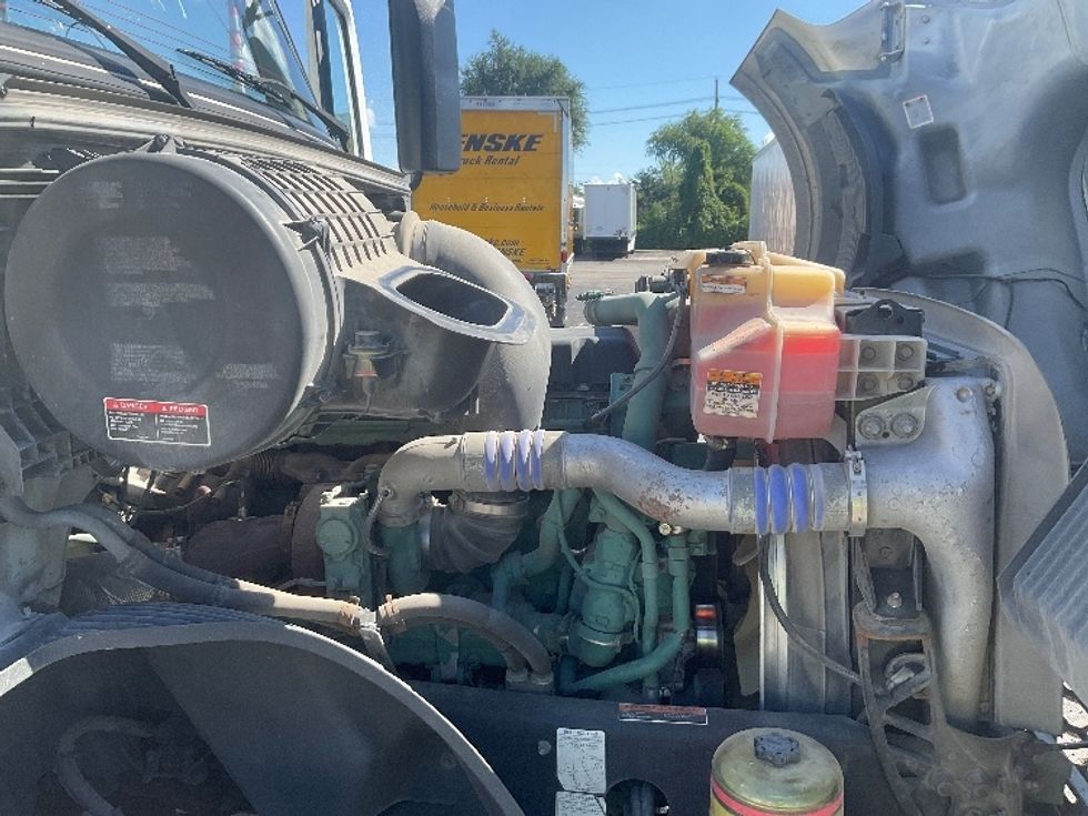 Day Cab Tractor-Heavy Duty Tractors-Volvo-2019-VNL42300-Kansas City-MO-694,627\n\t\tmiles-$ 20,000 - Image 15