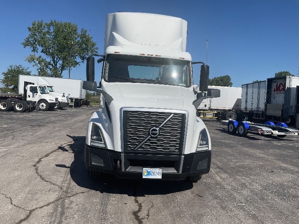 Day Cab Tractor-Heavy Duty Tractors-Volvo-2019-VNL42300-Kansas City-MO-694,627\n\t\tmiles-$ 20,000 - Image 2