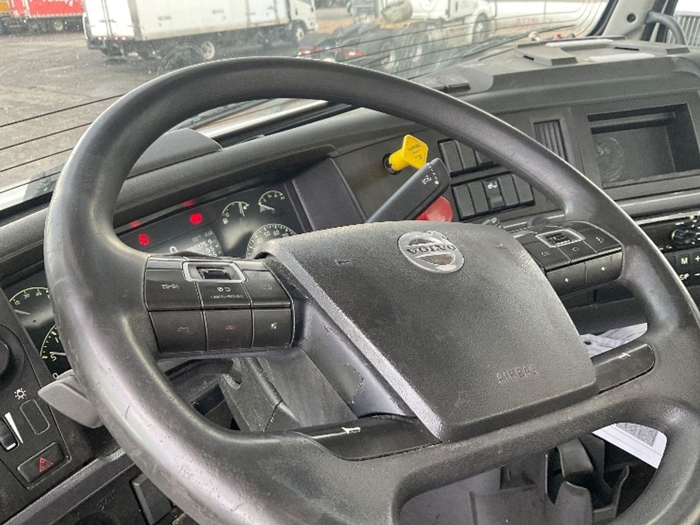 Day Cab Tractor-Heavy Duty Tractors-Volvo-2019-VNL42300-Kansas City-MO-699,732\n\t\tmiles-$ 15,000 - Image 10