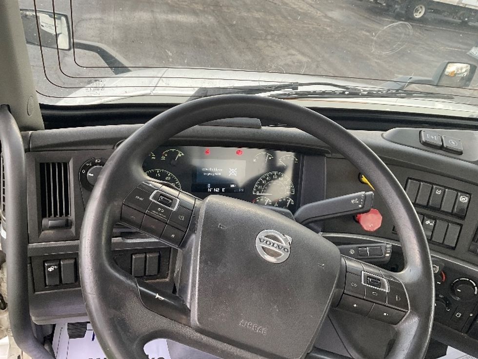 Day Cab Tractor-Heavy Duty Tractors-Volvo-2019-VNL42300-Kansas City-MO-699,732\n\t\tmiles-$ 15,000 - Image 11
