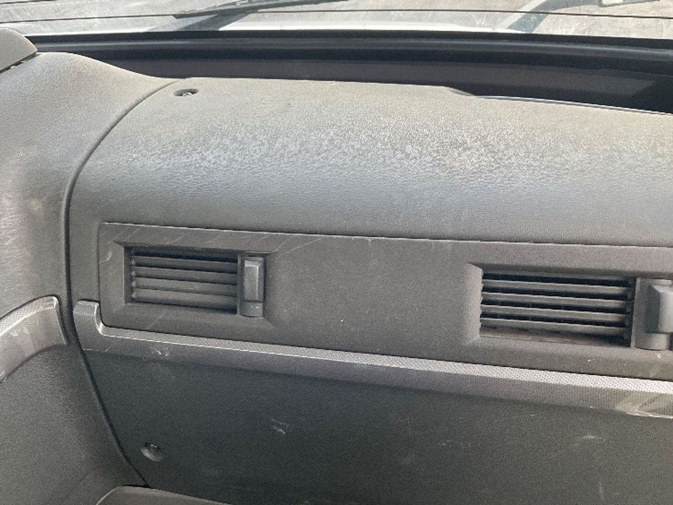 Day Cab Tractor-Heavy Duty Tractors-Volvo-2019-VNL42300-Kansas City-MO-699,732\n\t\tmiles-$ 15,000 - Image 13