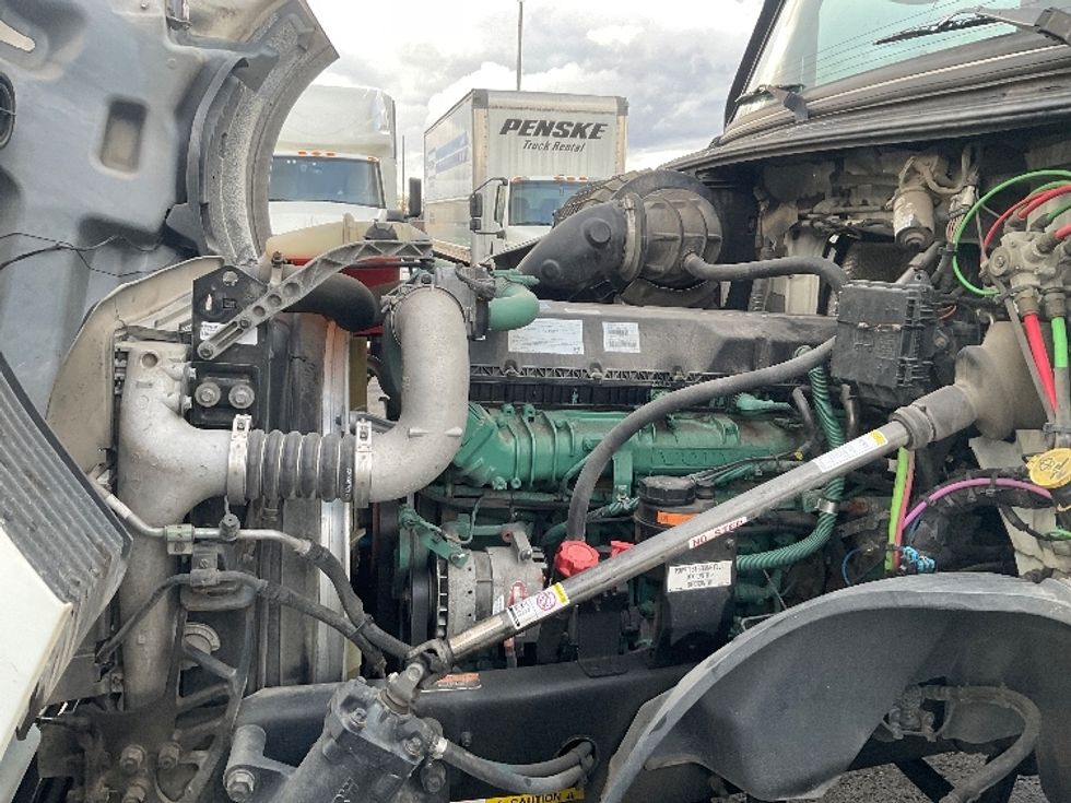 Day Cab Tractor-Heavy Duty Tractors-Volvo-2019-VNL42300-Kansas City-MO-699,732\n\t\tmiles-$ 15,000 - Image 16