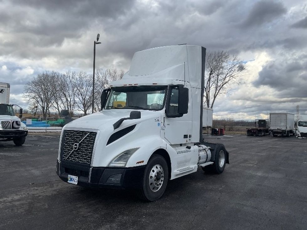 Day Cab Tractor-Heavy Duty Tractors-Volvo-2019-VNL42300-Kansas City-MO-699,732\n\t\tmiles-$ 15,000 - Image 3