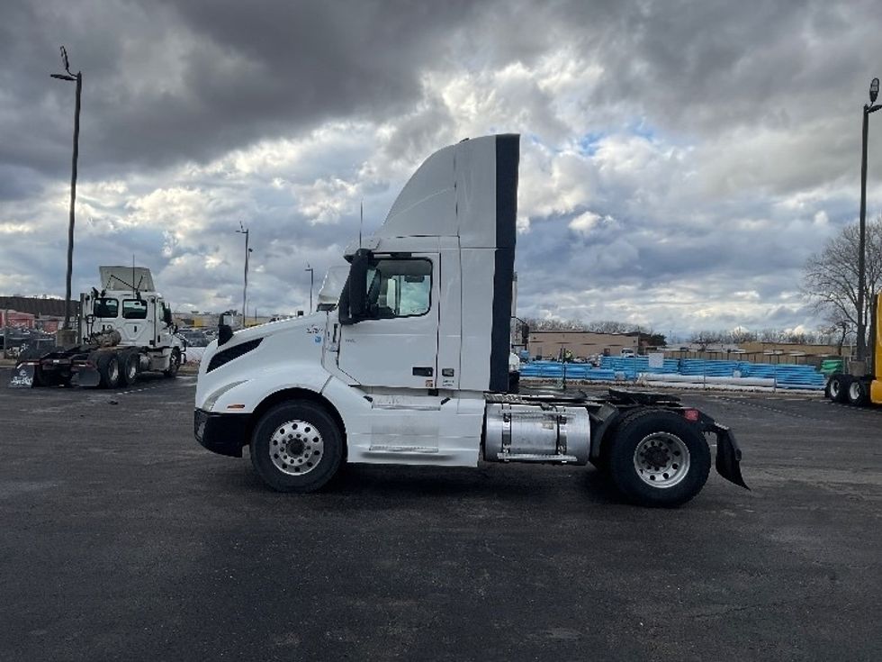 Day Cab Tractor-Heavy Duty Tractors-Volvo-2019-VNL42300-Kansas City-MO-699,732\n\t\tmiles-$ 15,000 - Image 4