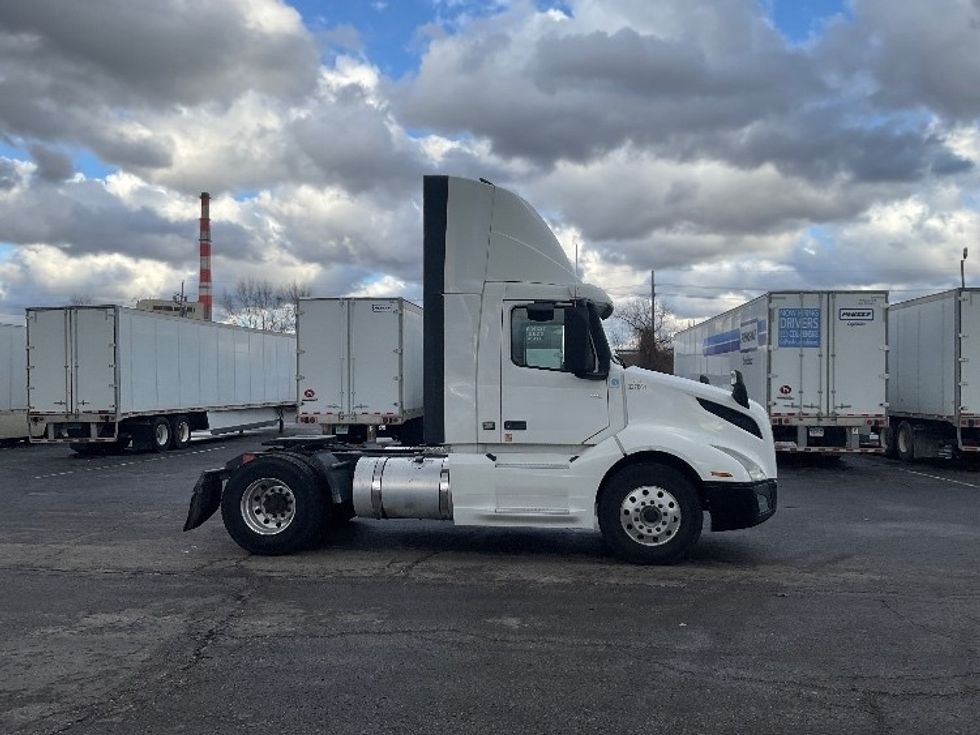 Day Cab Tractor-Heavy Duty Tractors-Volvo-2019-VNL42300-Kansas City-MO-699,732\n\t\tmiles-$ 15,000 - Image 8