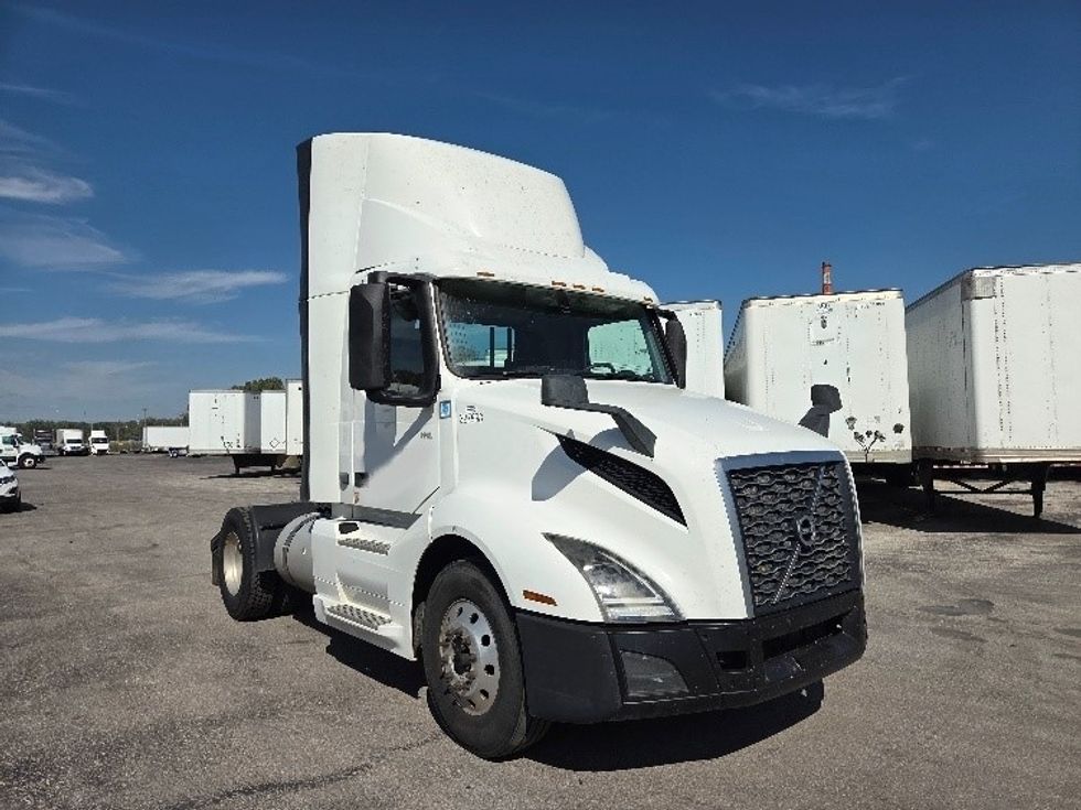 Day Cab Tractor-Heavy Duty Tractors-Volvo-2019-VNL42300-Kansas City-MO-814,169\n\t\tmiles-$ 20,000 - Image 1