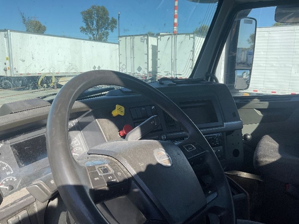Day Cab Tractor-Heavy Duty Tractors-Volvo-2019-VNL42300-Kansas City-MO-814,169\n\t\tmiles-$ 20,000 - Image 10