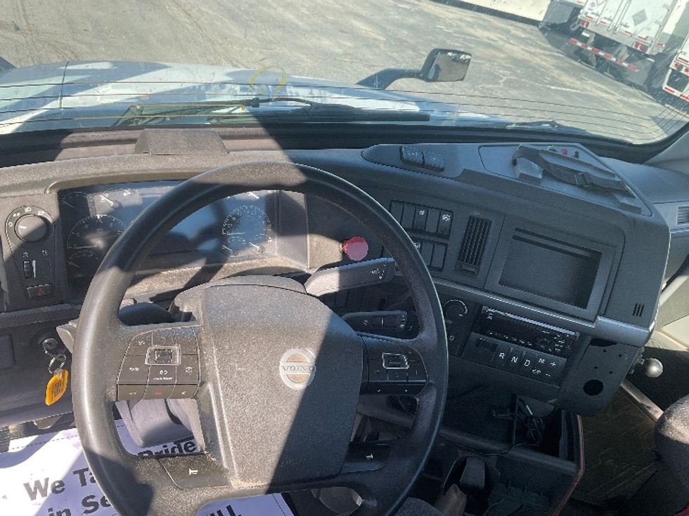 Day Cab Tractor-Heavy Duty Tractors-Volvo-2019-VNL42300-Kansas City-MO-814,169\n\t\tmiles-$ 20,000 - Image 11