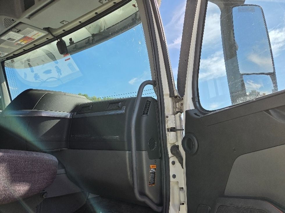 Day Cab Tractor-Heavy Duty Tractors-Volvo-2019-VNL42300-Kansas City-MO-814,169\n\t\tmiles-$ 20,000 - Image 12