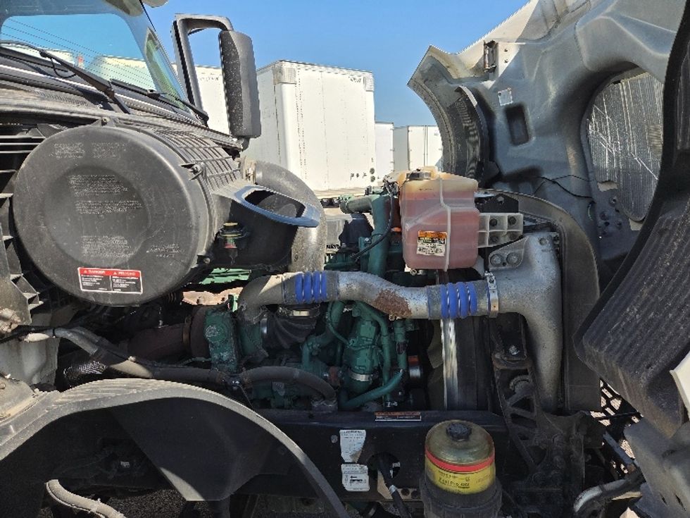 Day Cab Tractor-Heavy Duty Tractors-Volvo-2019-VNL42300-Kansas City-MO-814,169\n\t\tmiles-$ 20,000 - Image 15