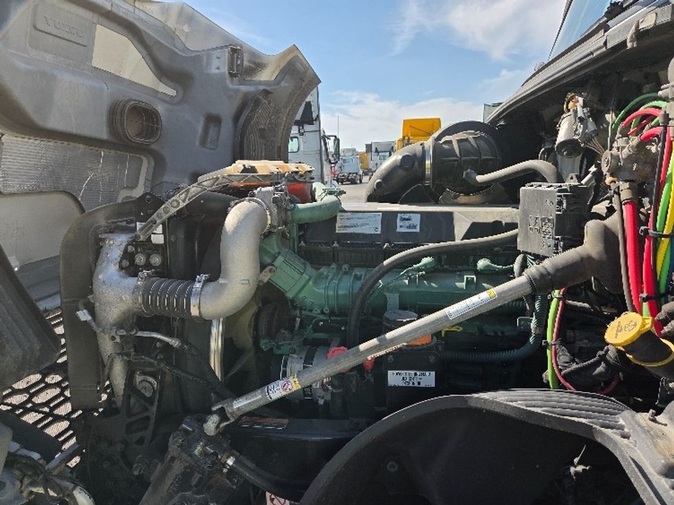 Day Cab Tractor-Heavy Duty Tractors-Volvo-2019-VNL42300-Kansas City-MO-814,169\n\t\tmiles-$ 20,000 - Image 16