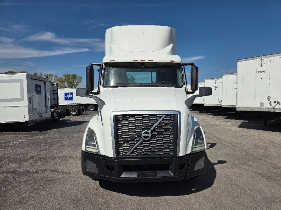 Day Cab Tractor-Heavy Duty Tractors-Volvo-2019-VNL42300-Kansas City-MO-814,169\n\t\tmiles-$ 20,000 - Image 2