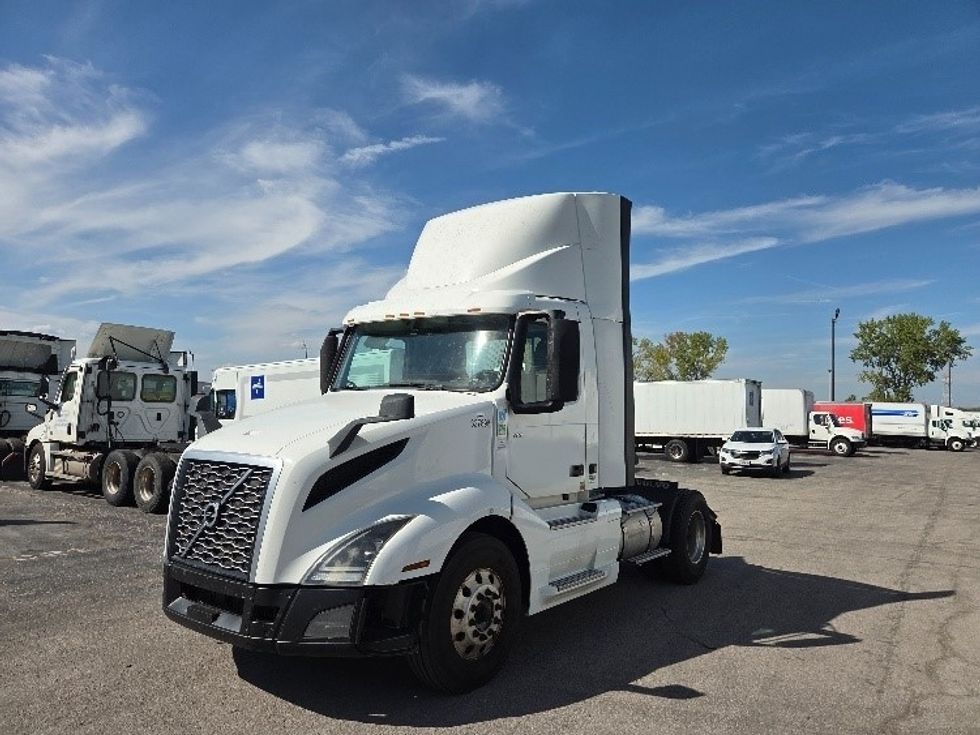 Day Cab Tractor-Heavy Duty Tractors-Volvo-2019-VNL42300-Kansas City-MO-814,169\n\t\tmiles-$ 20,000 - Image 3