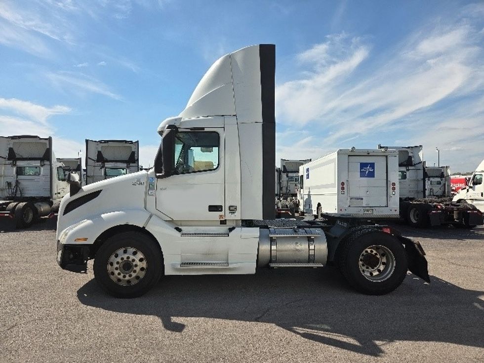 Day Cab Tractor-Heavy Duty Tractors-Volvo-2019-VNL42300-Kansas City-MO-814,169\n\t\tmiles-$ 20,000 - Image 4