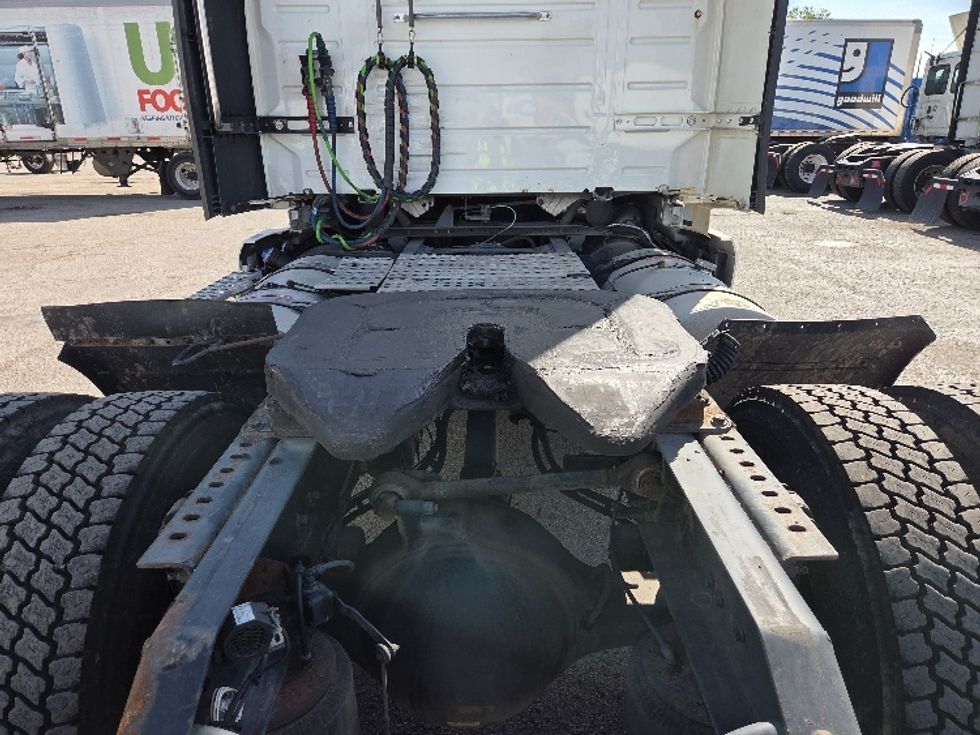 Day Cab Tractor-Heavy Duty Tractors-Volvo-2019-VNL42300-Kansas City-MO-814,169\n\t\tmiles-$ 20,000 - Image 6