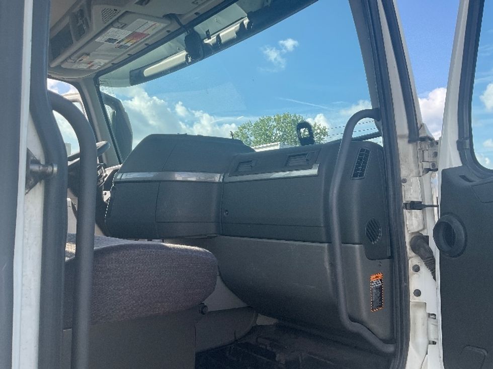 Day Cab Tractor-Heavy Duty Tractors-Volvo-2019-VNL42300-Kansas City-MO-837,470\n\t\tmiles-$ 20,000 - Image 12
