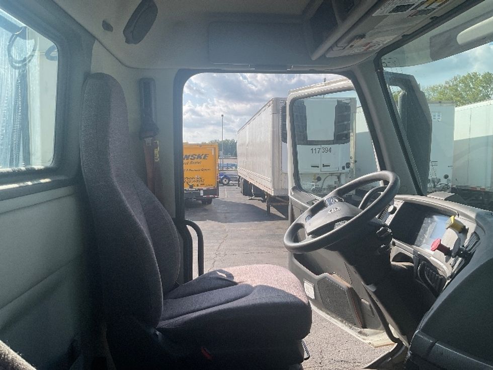 Day Cab Tractor-Heavy Duty Tractors-Volvo-2019-VNL42300-Kansas City-MO-837,470\n\t\tmiles-$ 20,000 - Image 14