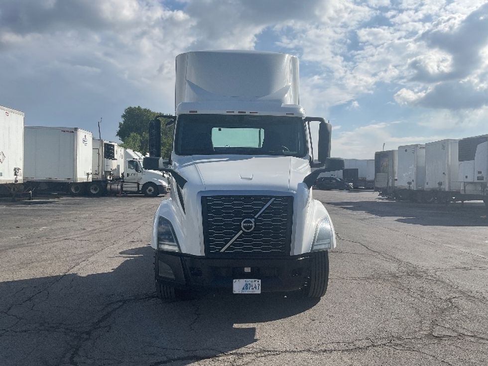 Day Cab Tractor-Heavy Duty Tractors-Volvo-2019-VNL42300-Kansas City-MO-837,470\n\t\tmiles-$ 20,000 - Image 2