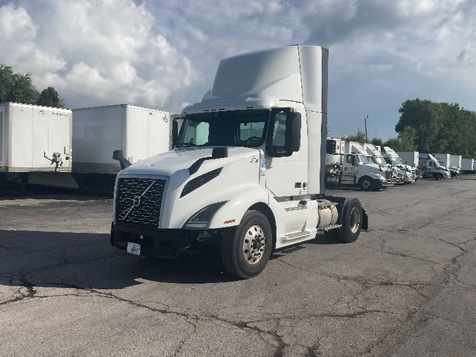 Day Cab Tractor-Heavy Duty Tractors-Volvo-2019-VNL42300-Kansas City-MO-837,470\n\t\tmiles-$ 20,000 - Image 3