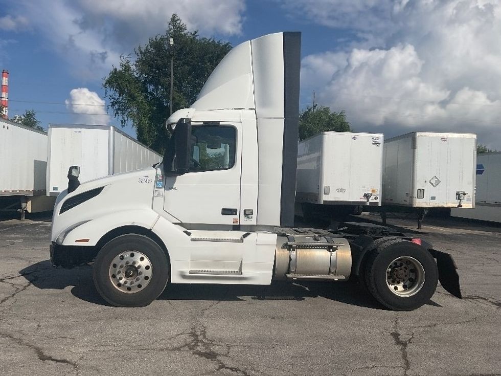 Day Cab Tractor-Heavy Duty Tractors-Volvo-2019-VNL42300-Kansas City-MO-837,470\n\t\tmiles-$ 20,000 - Image 4