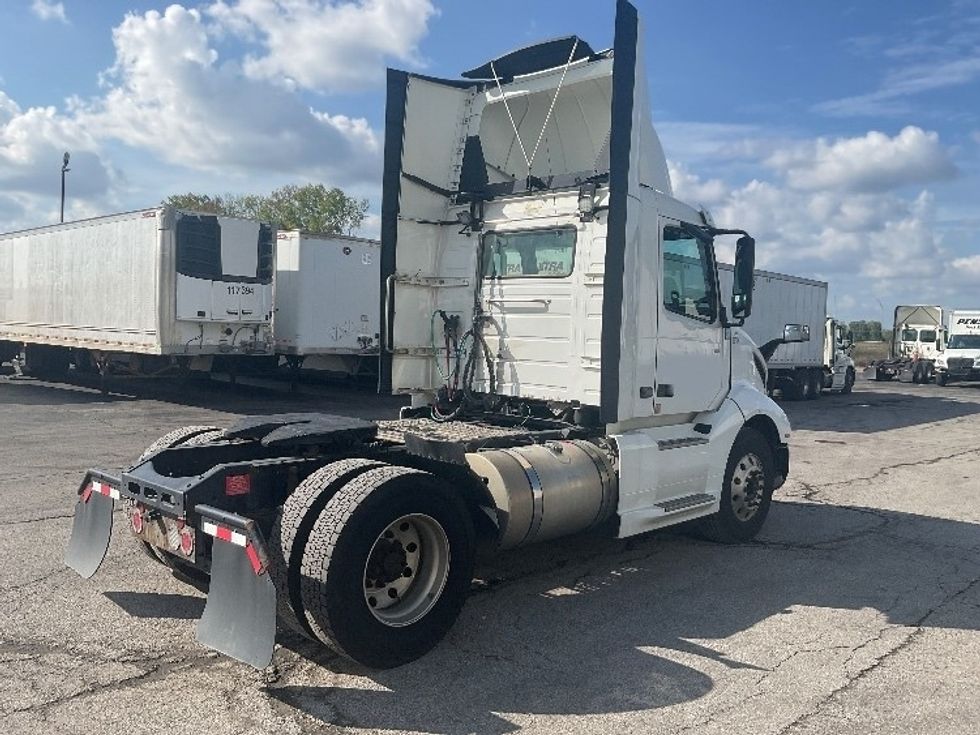 Day Cab Tractor-Heavy Duty Tractors-Volvo-2019-VNL42300-Kansas City-MO-837,470\n\t\tmiles-$ 20,000 - Image 7