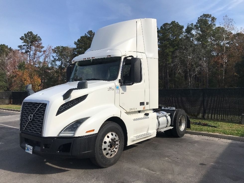 Day Cab Tractor-Heavy Duty Tractors-Volvo-2019-VNL42300-Ladson-SC-302,100\n\t\tmiles-$ 36,250 - Image 3