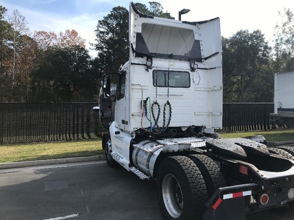 Day Cab Tractor-Heavy Duty Tractors-Volvo-2019-VNL42300-Ladson-SC-302,100\n\t\tmiles-$ 36,250 - Image 5