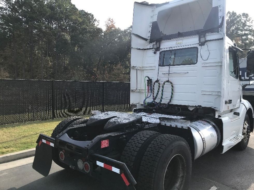 Day Cab Tractor-Heavy Duty Tractors-Volvo-2019-VNL42300-Ladson-SC-302,100\n\t\tmiles-$ 36,250 - Image 7