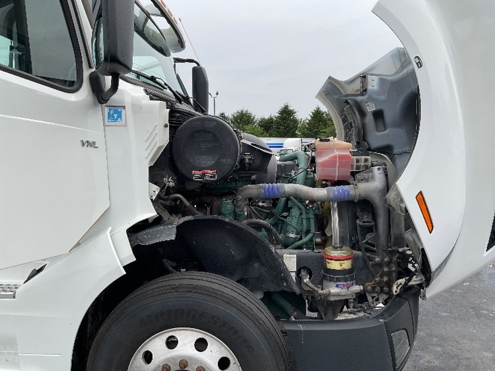 Day Cab Tractor-Heavy Duty Tractors-Volvo-2019-VNL42300-Middlefield-OH-205,114\n\t\tmiles-$ 38,750 - Image 15