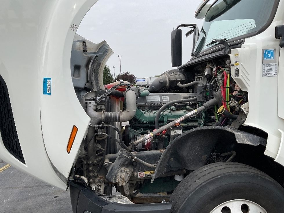 Day Cab Tractor-Heavy Duty Tractors-Volvo-2019-VNL42300-Middlefield-OH-205,114\n\t\tmiles-$ 38,750 - Image 16