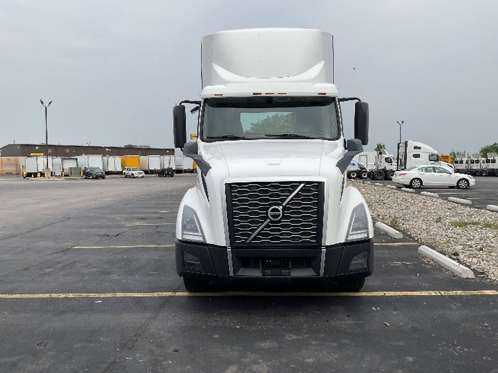 Day Cab Tractor-Heavy Duty Tractors-Volvo-2019-VNL42300-Middlefield-OH-205,114\n\t\tmiles-$ 38,750 - Image 2