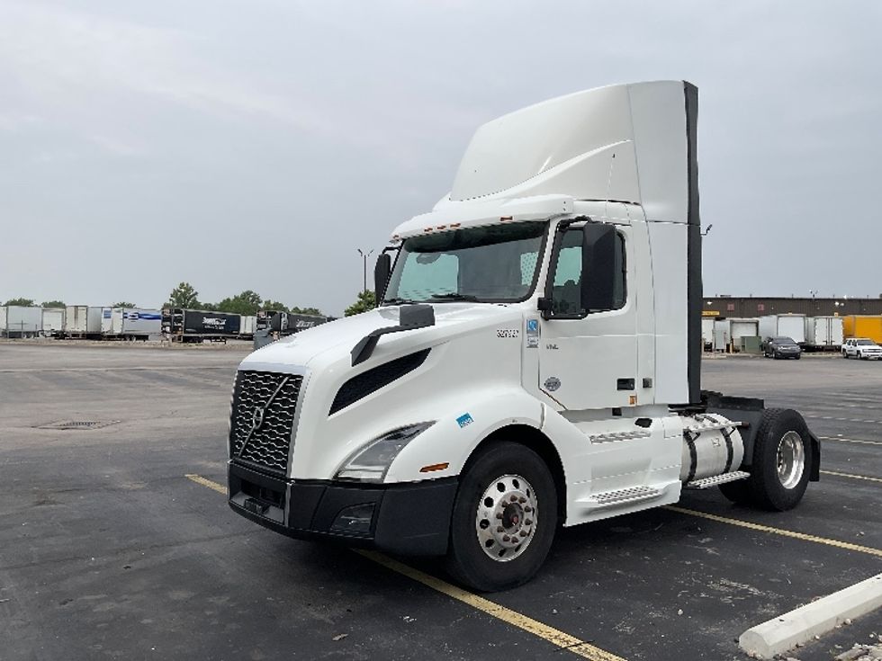 Day Cab Tractor-Heavy Duty Tractors-Volvo-2019-VNL42300-Middlefield-OH-205,114\n\t\tmiles-$ 38,750 - Image 3