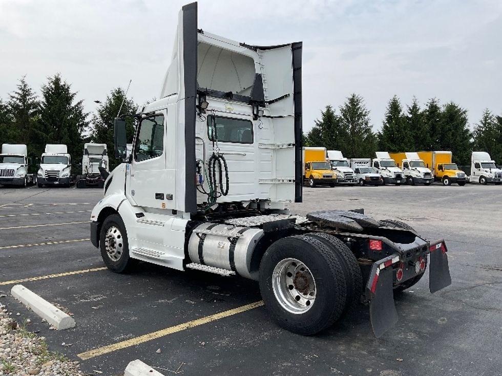 Day Cab Tractor-Heavy Duty Tractors-Volvo-2019-VNL42300-Middlefield-OH-205,114\n\t\tmiles-$ 38,750 - Image 5