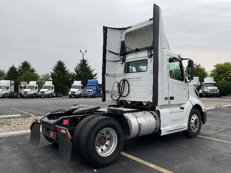 Day Cab Tractor-Heavy Duty Tractors-Volvo-2019-VNL42300-Middlefield-OH-205,114\n\t\tmiles-$ 38,750 - Image 7