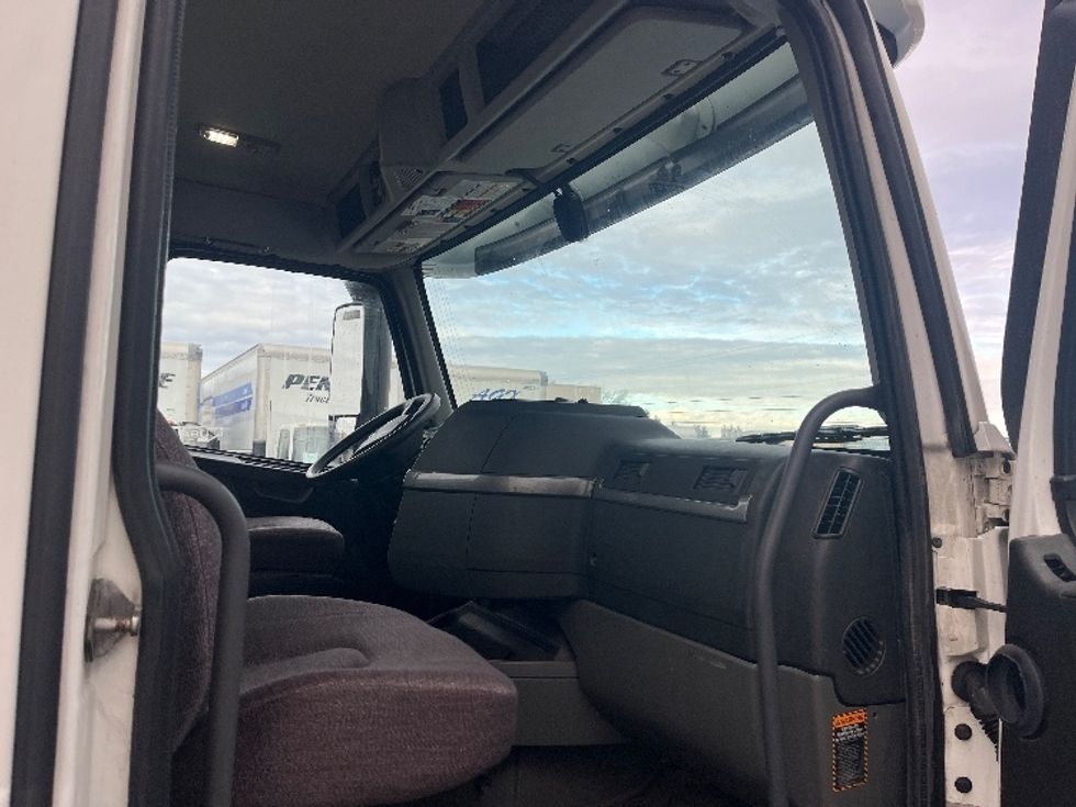 Day Cab Tractor-Heavy Duty Tractors-Volvo-2019-VNL42300-Middlefield-OH-471,108\n\t\tmiles-$ 23,250 - Image 10