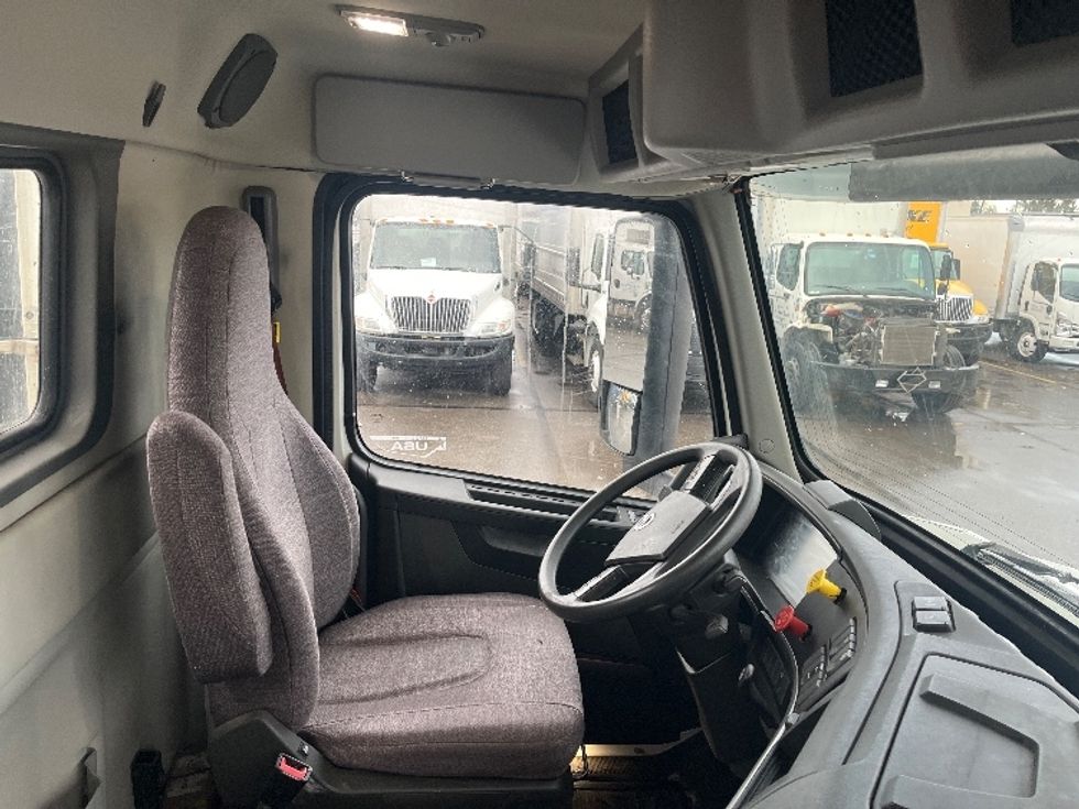Day Cab Tractor-Heavy Duty Tractors-Volvo-2019-VNL42300-Middlefield-OH-471,108\n\t\tmiles-$ 23,250 - Image 12
