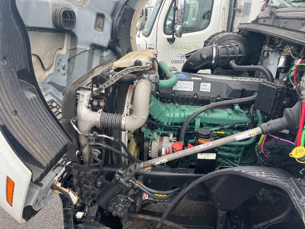 Day Cab Tractor-Heavy Duty Tractors-Volvo-2019-VNL42300-Middlefield-OH-471,108\n\t\tmiles-$ 23,250 - Image 13