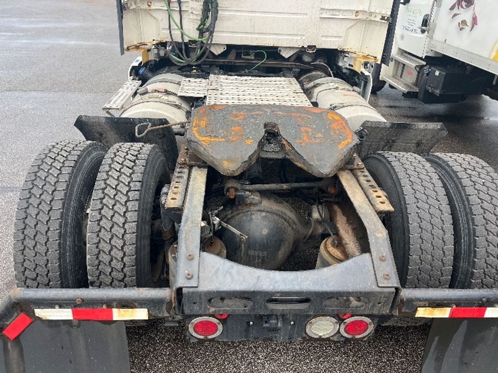 Day Cab Tractor-Heavy Duty Tractors-Volvo-2019-VNL42300-Middlefield-OH-471,108\n\t\tmiles-$ 23,250 - Image 6