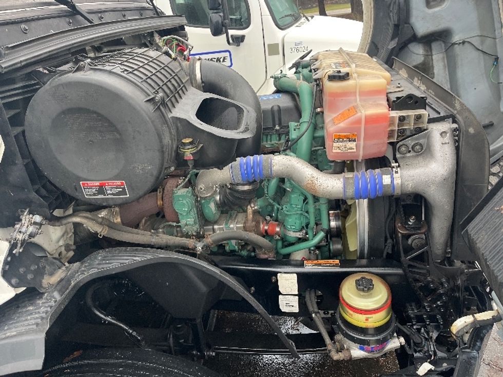 Day Cab Tractor-Heavy Duty Tractors-Volvo-2019-VNL42300-Middlefield-OH-490,196\n\t\tmiles-$ 22,500 - Image 15