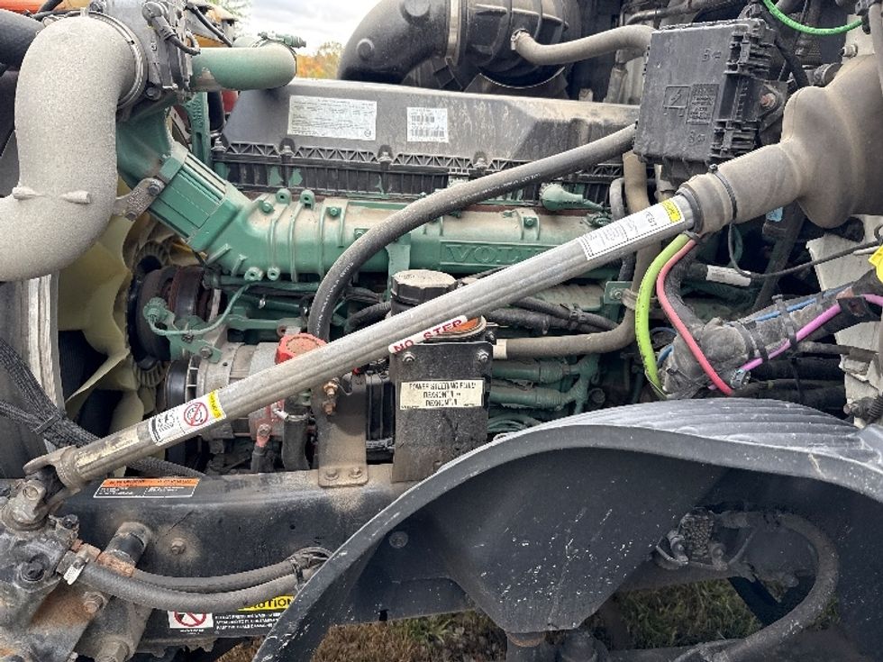 Day Cab Tractor-Heavy Duty Tractors-Volvo-2019-VNL42300-Middlefield-OH-505,727\n\t\tmiles-$ 22,000 - Image 16