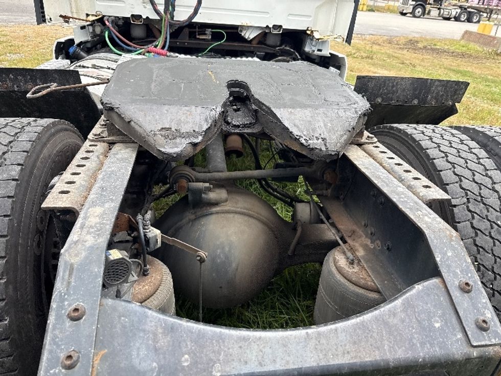 Day Cab Tractor-Heavy Duty Tractors-Volvo-2019-VNL42300-Middlefield-OH-505,727\n\t\tmiles-$ 22,000 - Image 6