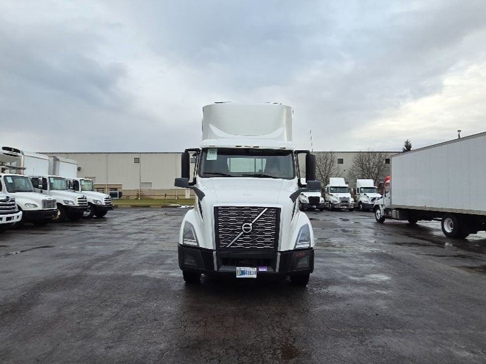 Day Cab Tractor-Heavy Duty Tractors-Volvo-2019-VNL42300-Middlefield-OH-669,697\n\t\tmiles-$ 15,000 - Image 2