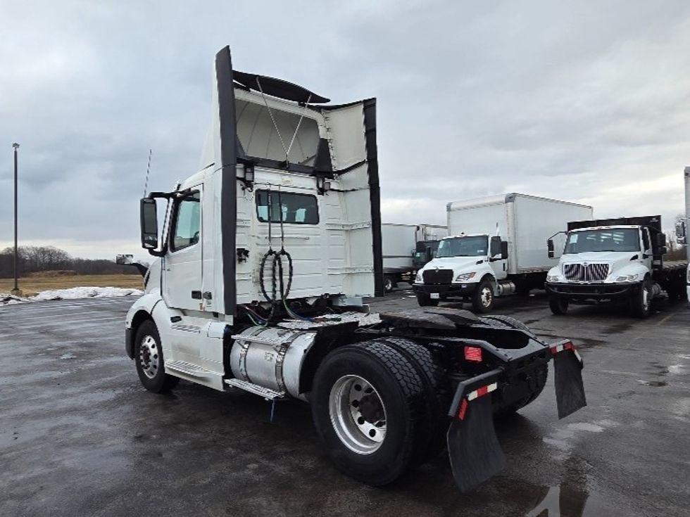 Day Cab Tractor-Heavy Duty Tractors-Volvo-2019-VNL42300-Middlefield-OH-669,697\n\t\tmiles-$ 15,000 - Image 5
