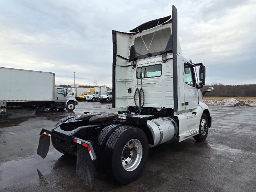 Day Cab Tractor-Heavy Duty Tractors-Volvo-2019-VNL42300-Middlefield-OH-669,697\n\t\tmiles-$ 15,000 - Image 7