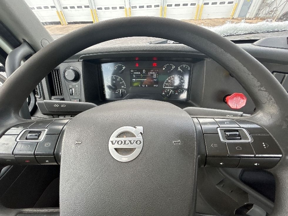 Day Cab Tractor-Heavy Duty Tractors-Volvo-2019-VNL42300-Milwaukee-WI-178,044\n\t\tmiles-$ 33,750 - Image 11